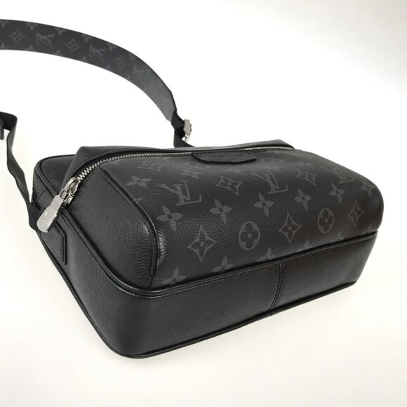 LOUIS VUITTON Taigarama Outdoor Messenger PM M30233 Shoulder bag - Picture 2 of 16